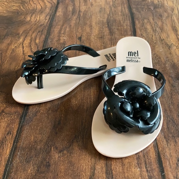 Mel by Melissa flip flop EUC - Picture 5 of 7